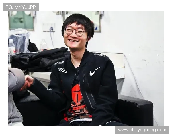 Tian凭借精准打击带领战队崭露锋芒展现打野核心实力 Tian凭借精准打击带领战队崭露锋芒展现打野核心实力