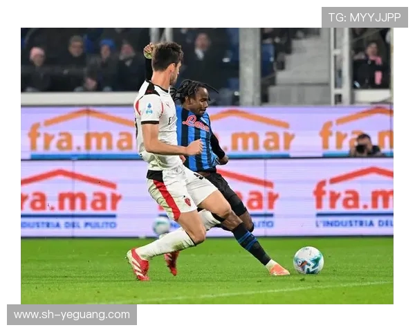 AC米兰鏖战亚特兰大全场回顾 两队攻防精彩纷呈争夺激烈