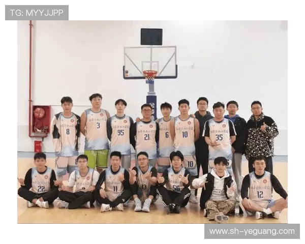 以篮球为纽带探索团队协作精神与青春拼搏力量的无限可能