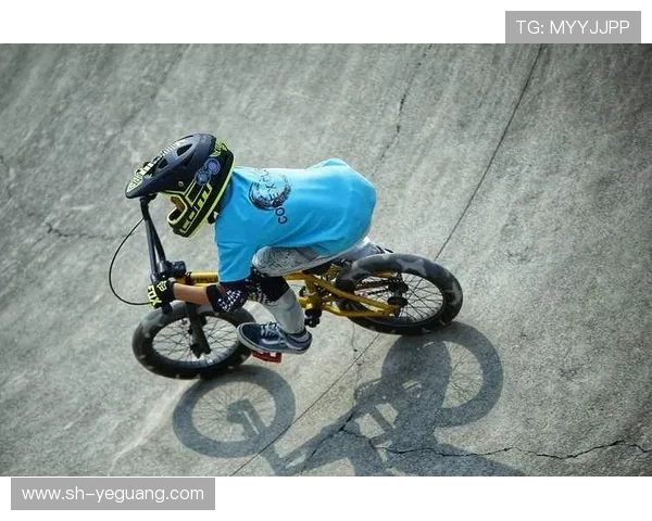 重庆极限运动队在全国街舞大赛中的速度表现引发热议与关注